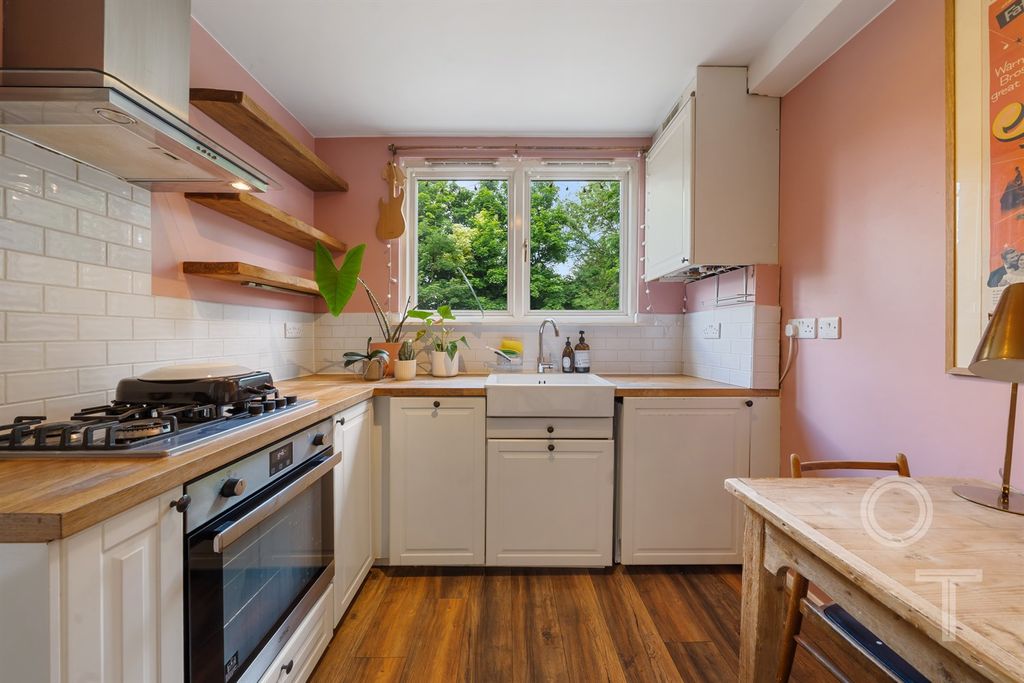 Property photo 3 of 12 Kitchen