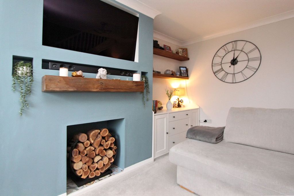 Property photo 3 of 12