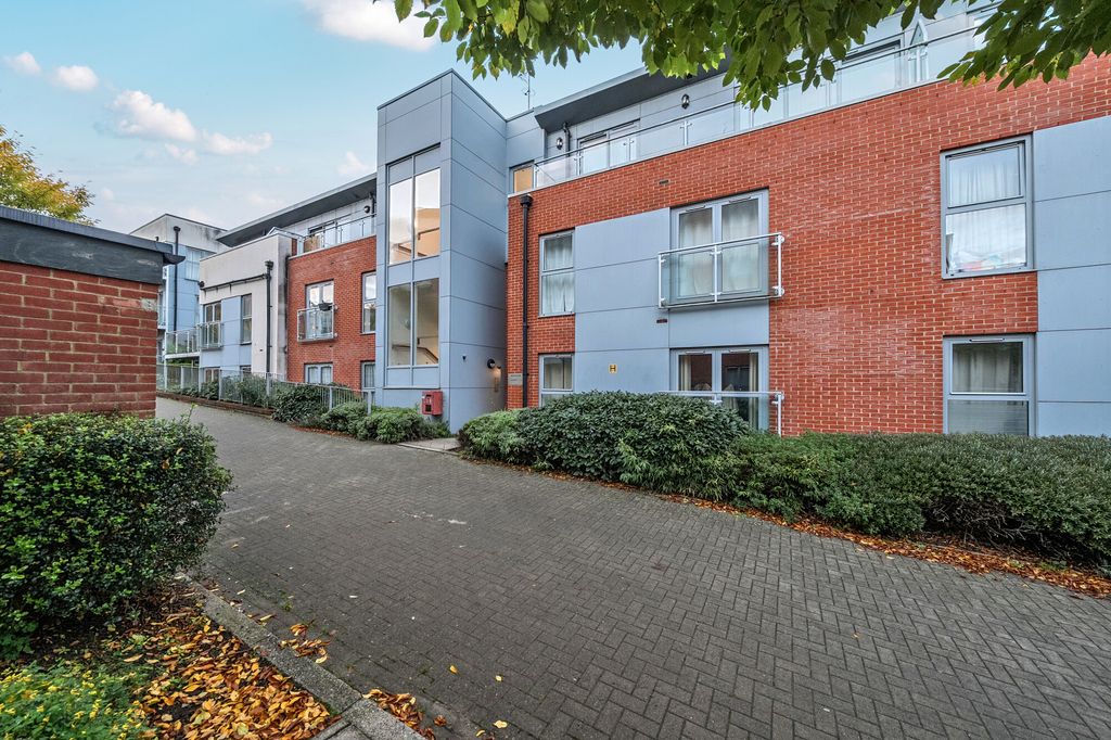 Property photo 1 of 11