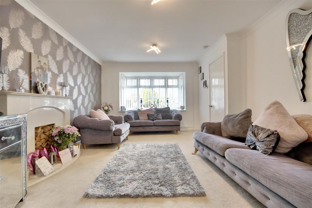 Property photo 3 of 14 2C464C7C-2919-4F29-8040-Df42656Dd359_1_201_A.Jpeg