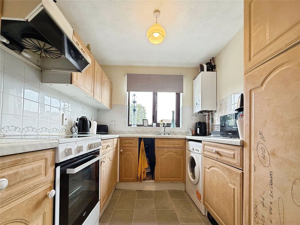 Property photo 3 of 10 Kitchen