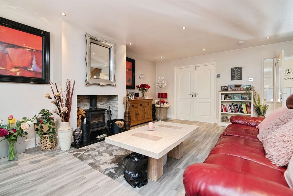Property photo 3 of 18