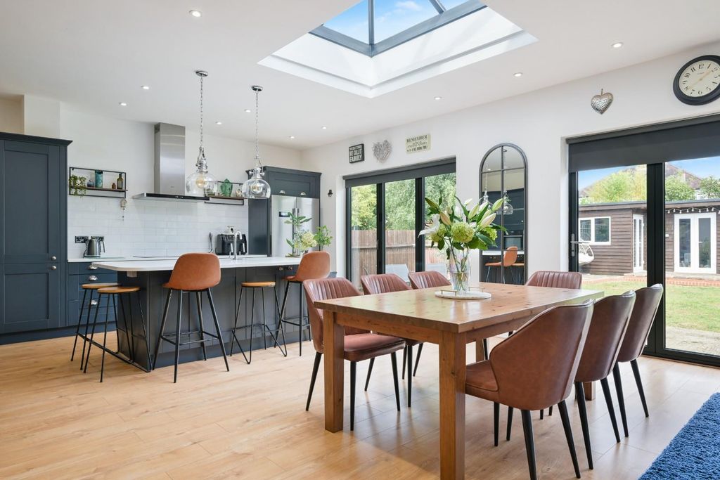 Property photo 2 of 20 Meadow Walk,  (4).Jpg