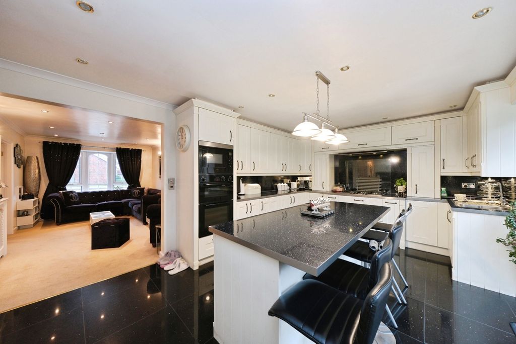 Property photo 2 of 26 Pbox-Img.Jpg