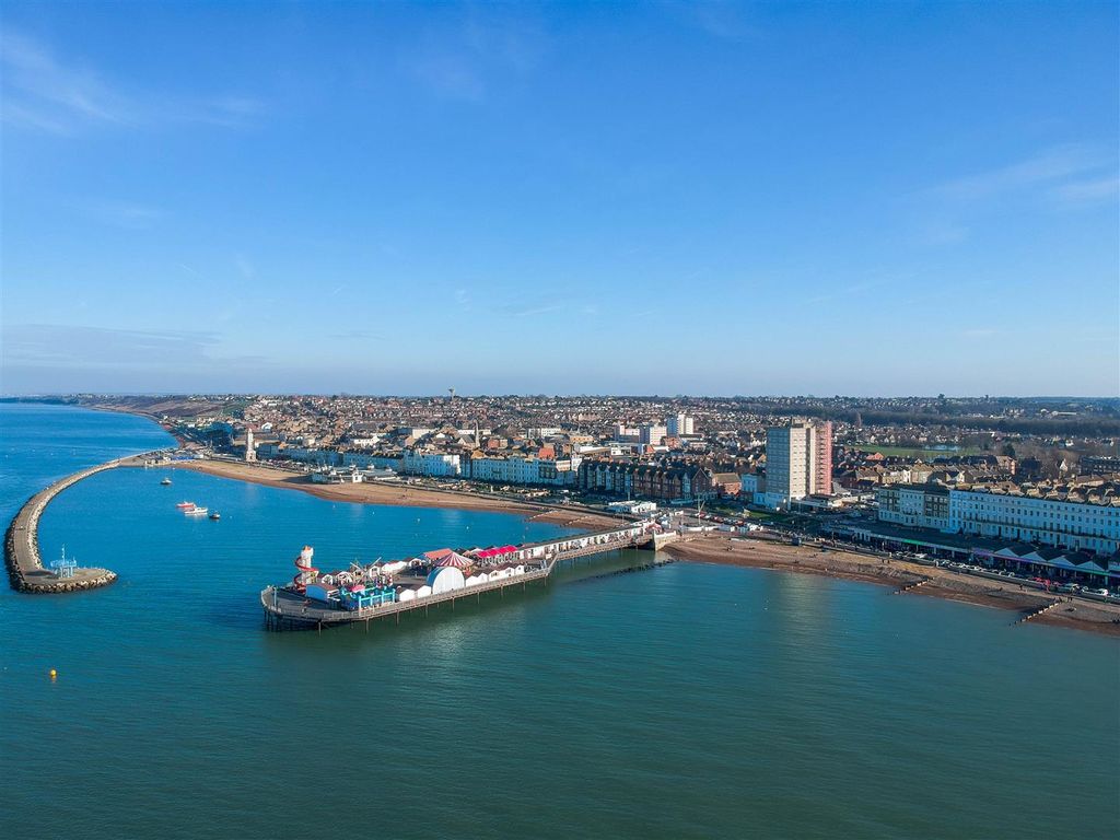 Property photo 3 of 9 Shutterstock_1319440448.Jpg