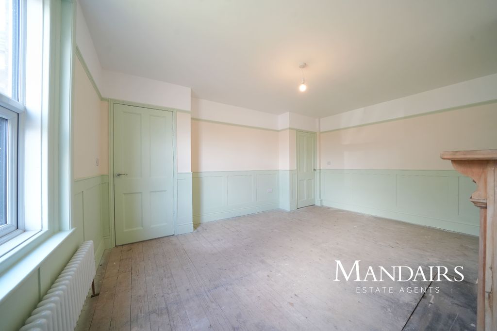 Property photo 3 of 36