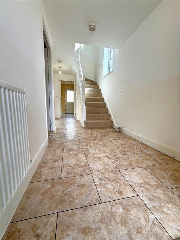 Property photo 3 of 19 Hallway.Jpg