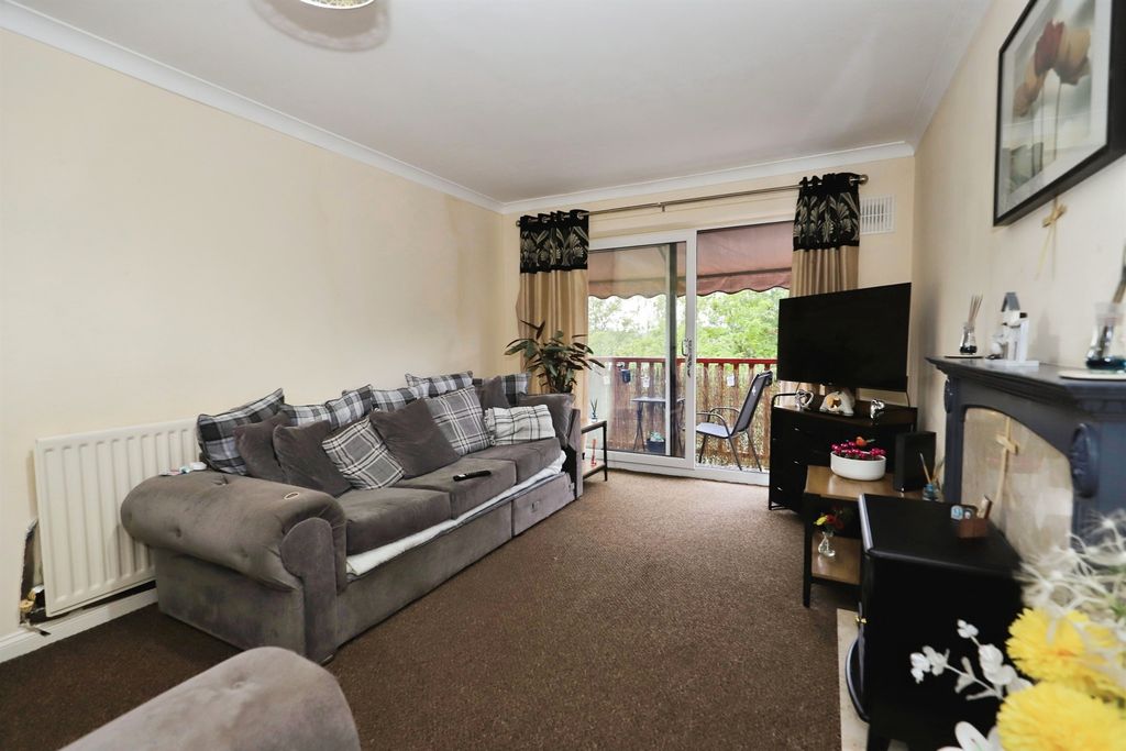 Property photo 3 of 12