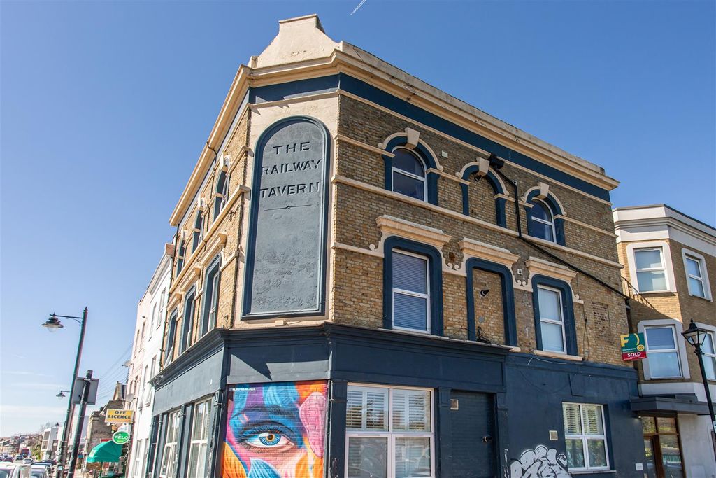 Property photo 1 of 14 Exterior