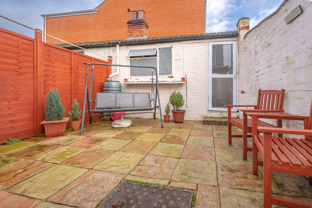 Property photo 2 of 8