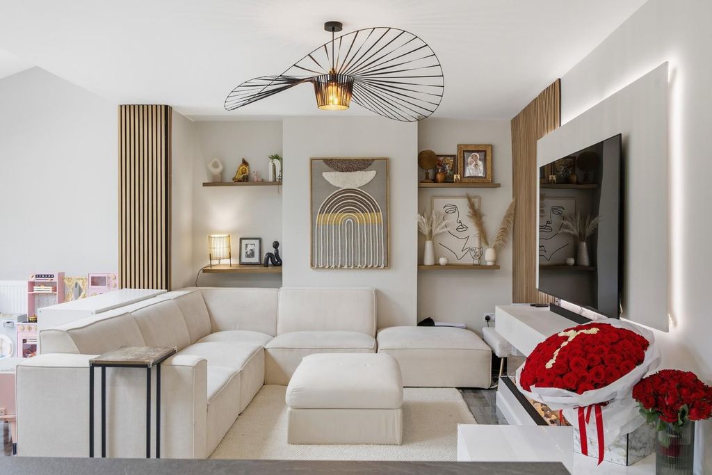 Property photo 2 of 28 Clatworthy Drive (3 Of 32).Jpg