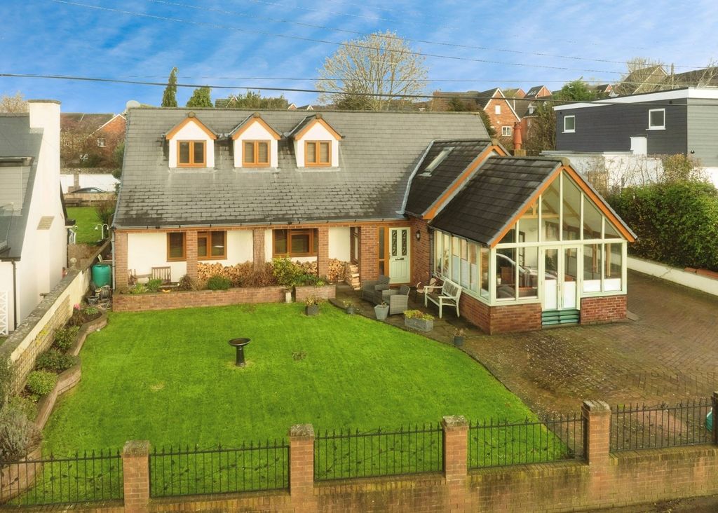 Property photo 2 of 34