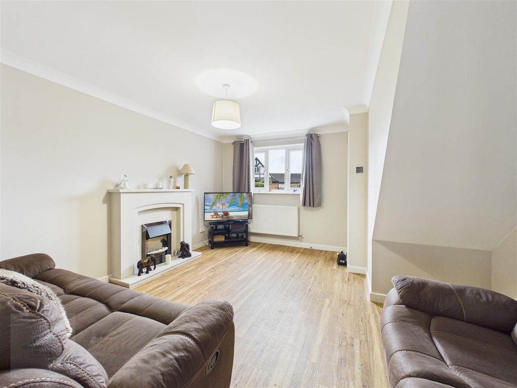 Property photo 3 of 18 Living Room