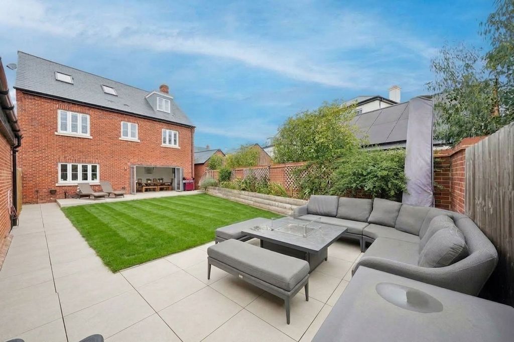 Property photo 1 of 37