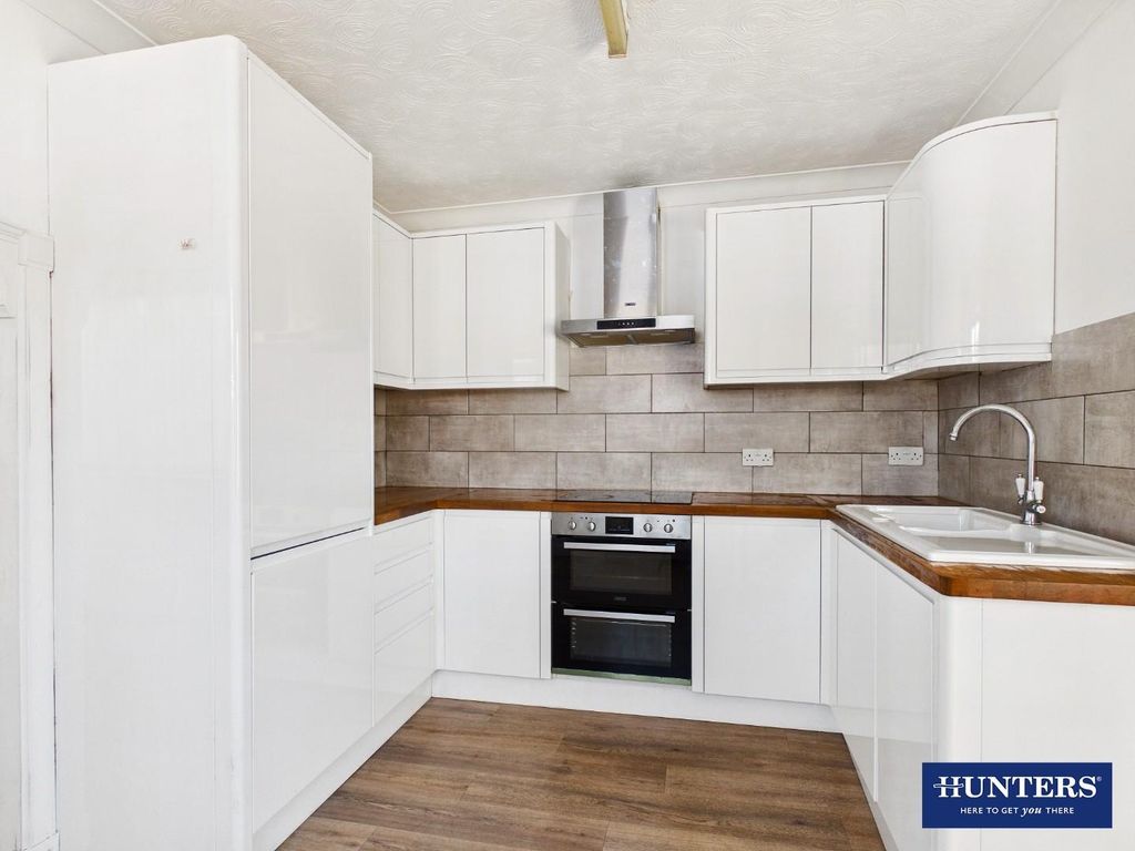 Property photo 2 of 12 Kitchen