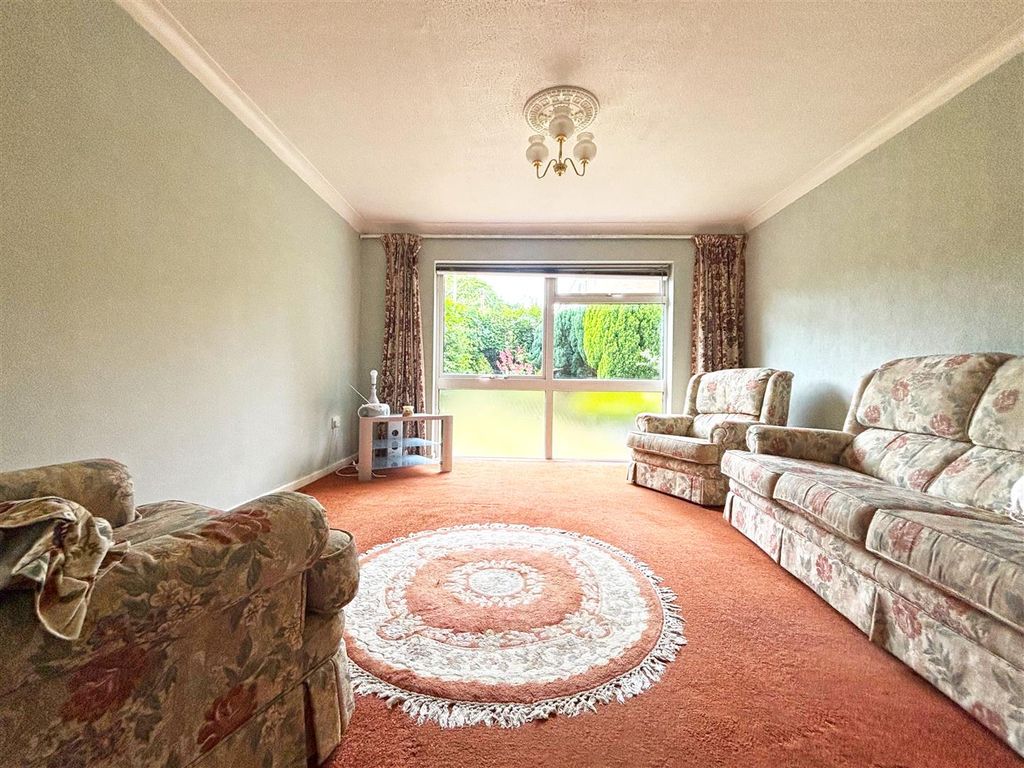 Property photo 1 of 8 Living Room