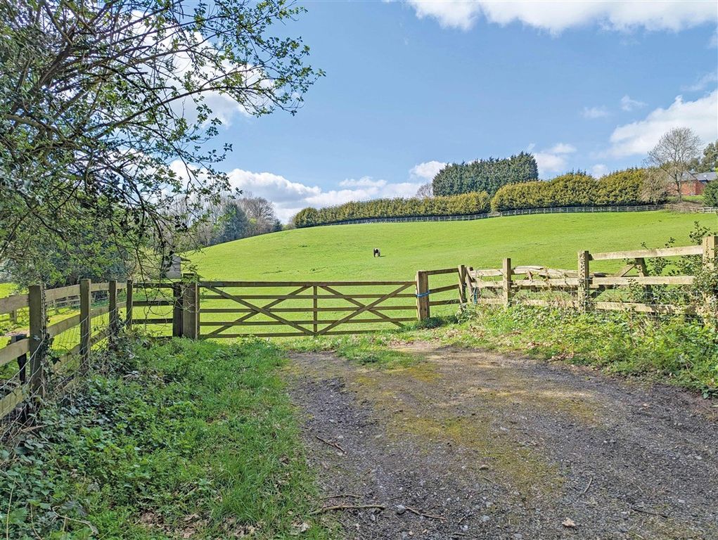 Property photo 3 of 4