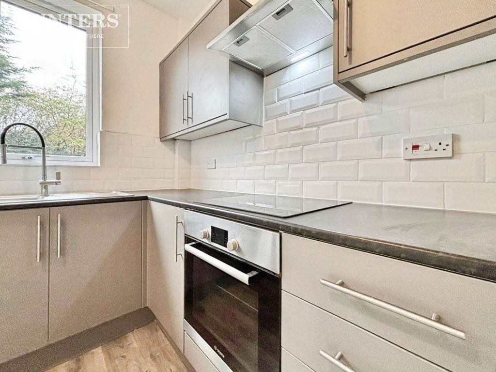 Property photo 3 of 12 Pbox-Kitchen-346798.Jpg