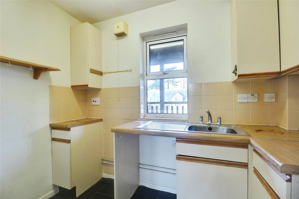 Property photo 3 of 11 Kitchen