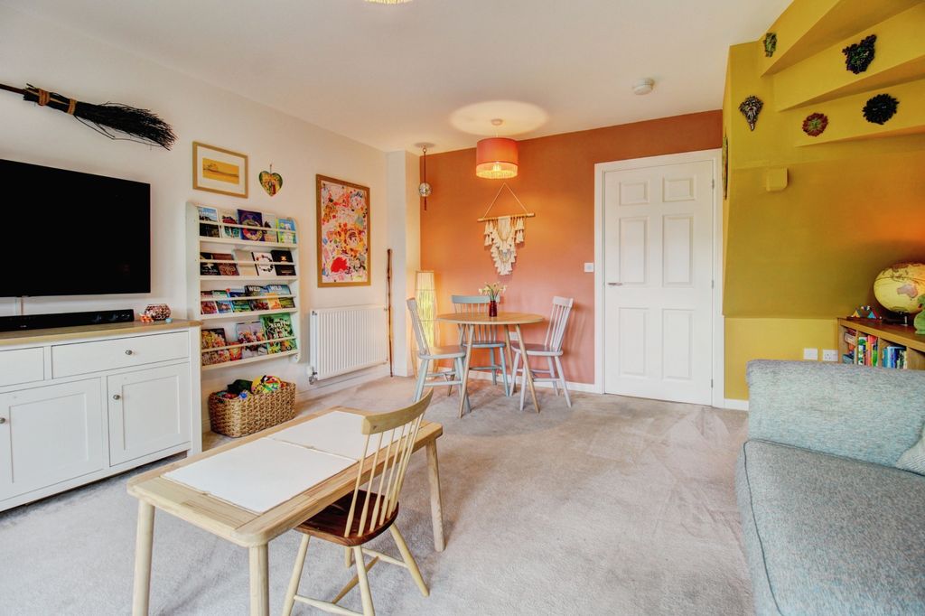 Property photo 3 of 17 Lounge (Alt View)