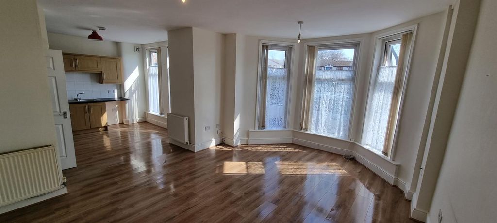 Property photo 3 of 7 Living Kitchen.Jpg