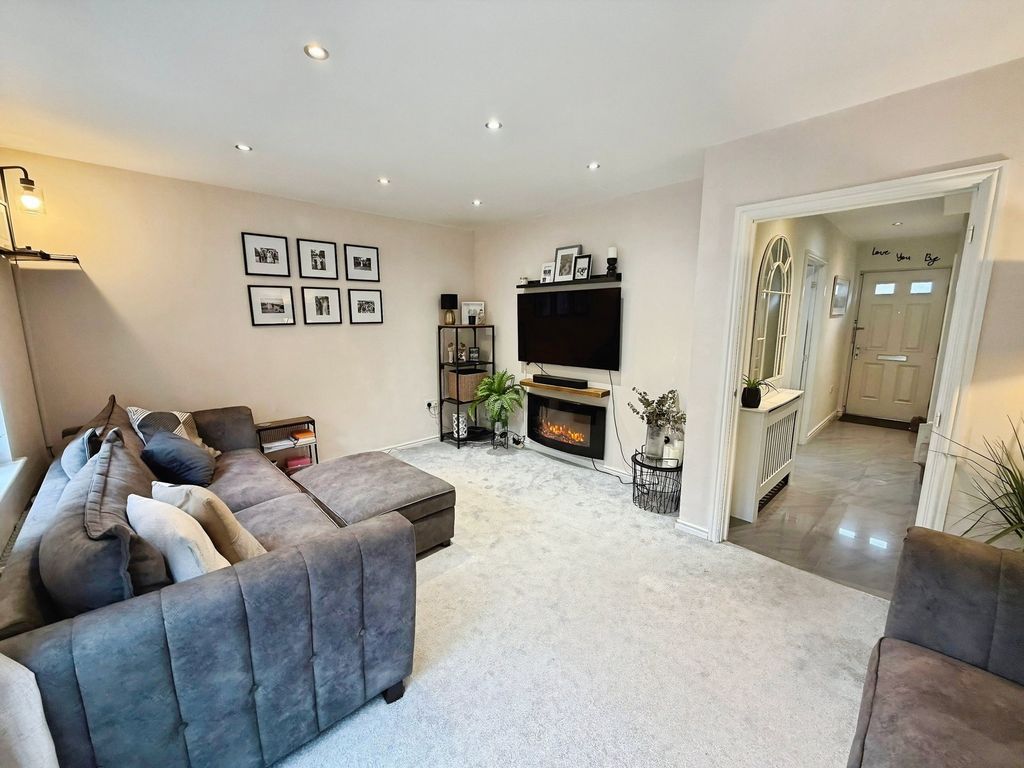 Property photo 2 of 32