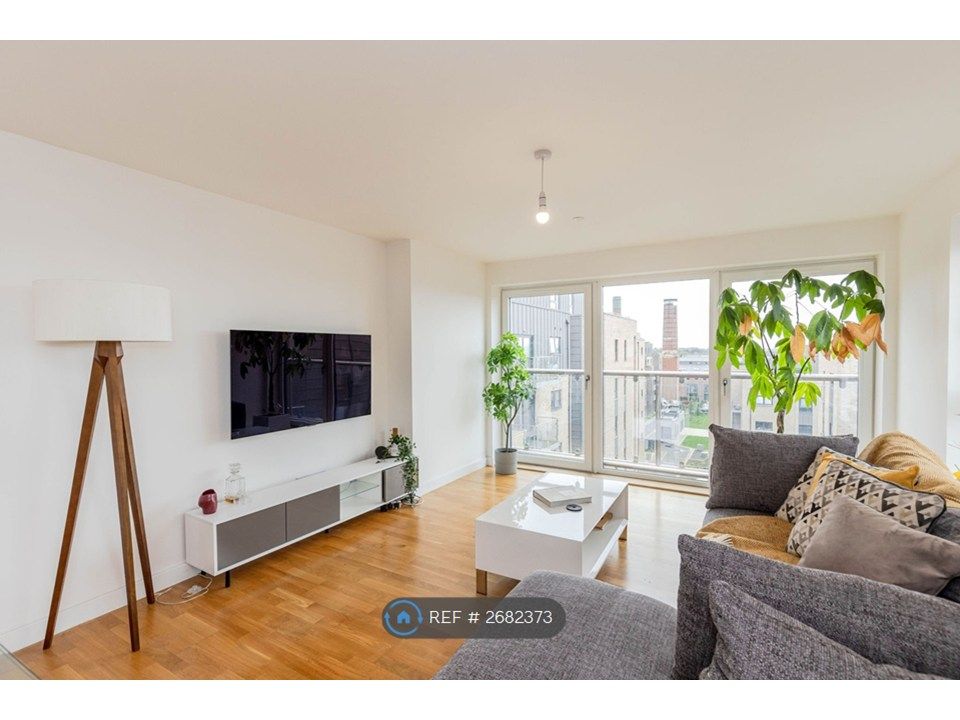 Property photo 3 of 25 Living Room