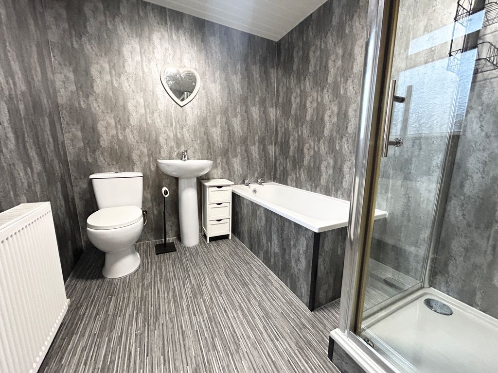 Property photo 3 of 6 Bathroom