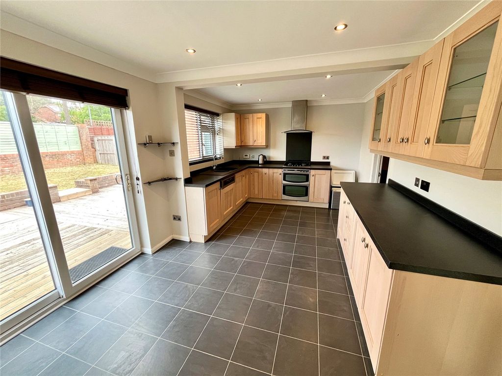 Property photo 2 of 19 Kitchen