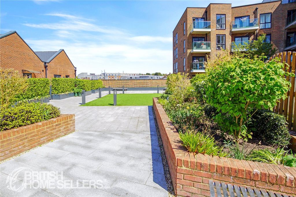Additional image 10 of 2 bed flat for saleQueens Road, East Grinstead, West Sussex RH19