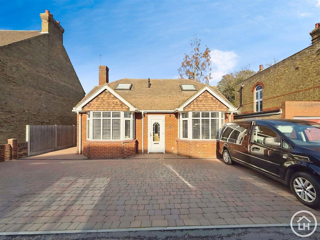 Property photo 1 of 22 External