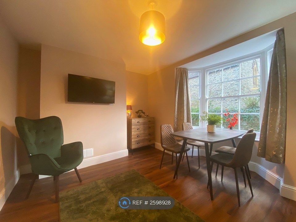 Property photo 3 of 12 Dining Room