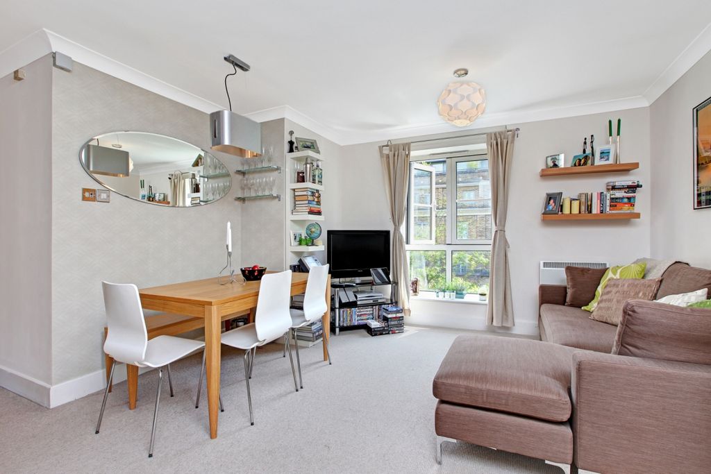 Property photo 1 of 6 17 Moore Court-Re...