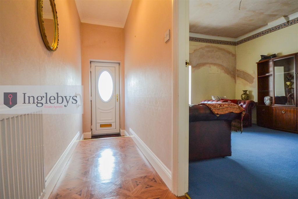 Property photo 2 of 26