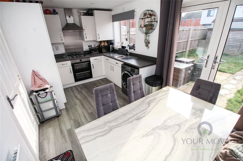 Property photo 1 of 16 Kitchen/Dining Room