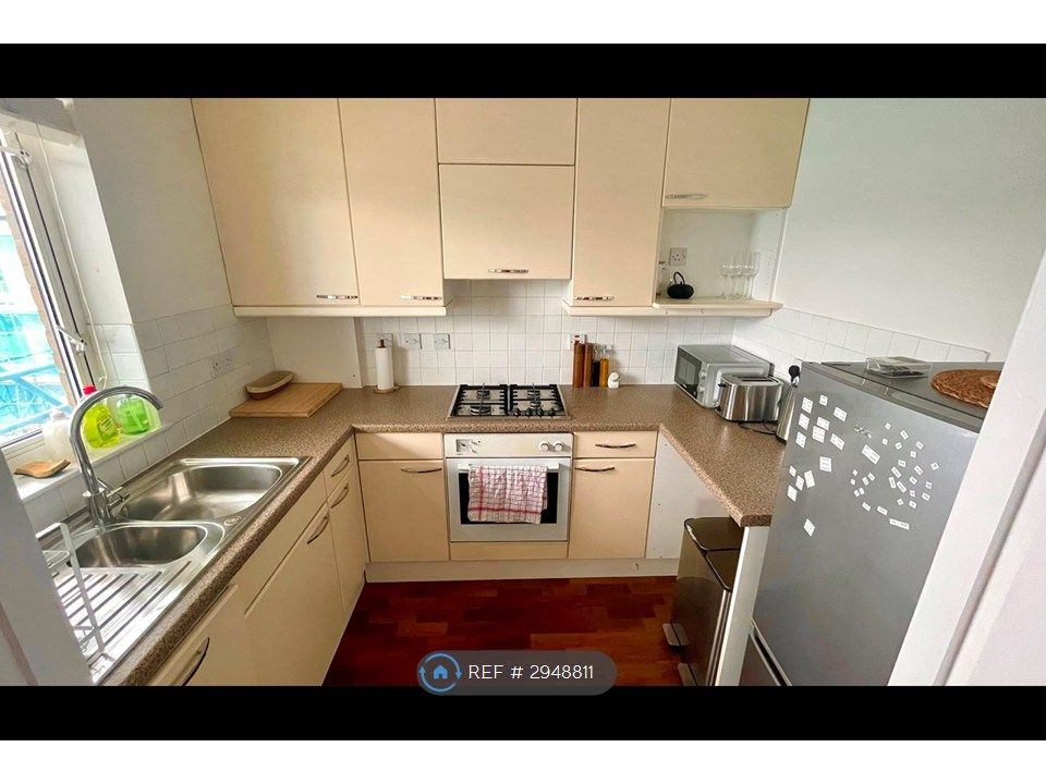 Property photo 3 of 8 Kitchen