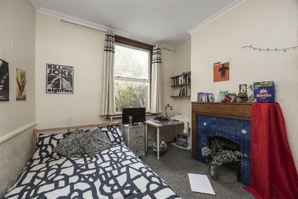 Property photo 3 of 8 Bedroom