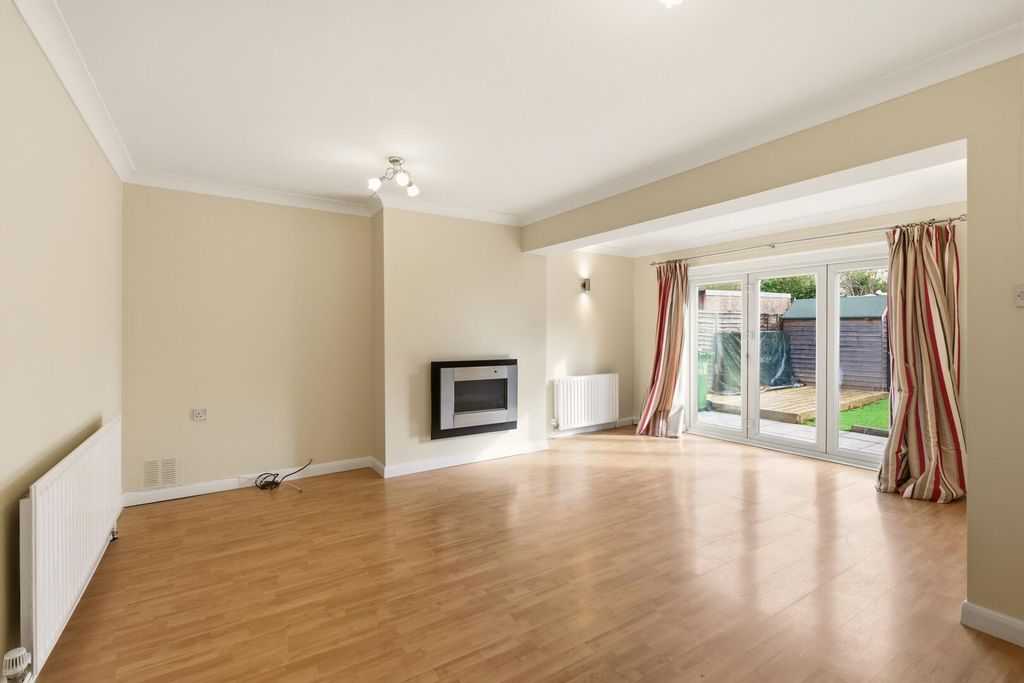 Property photo 2 of 18 Living Room