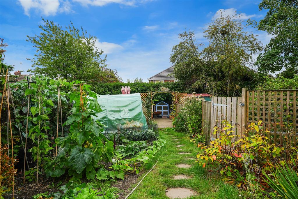 Property photo 2 of 30 Garden