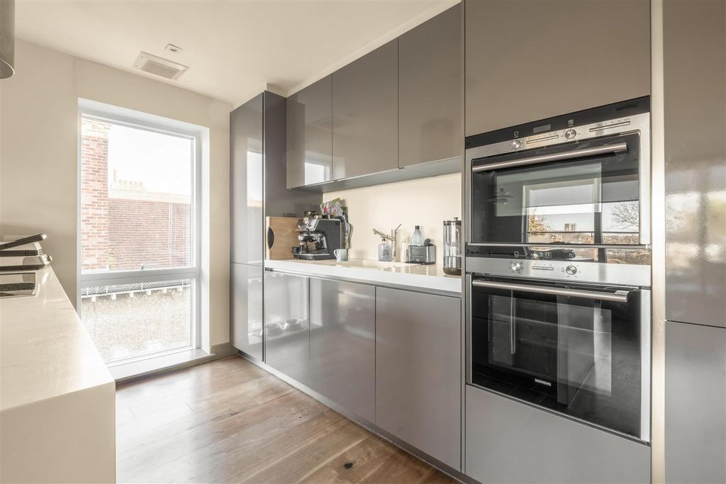 Additional image 19 of 3 bed flat to rentPalmeira Avenue, Hove BN3