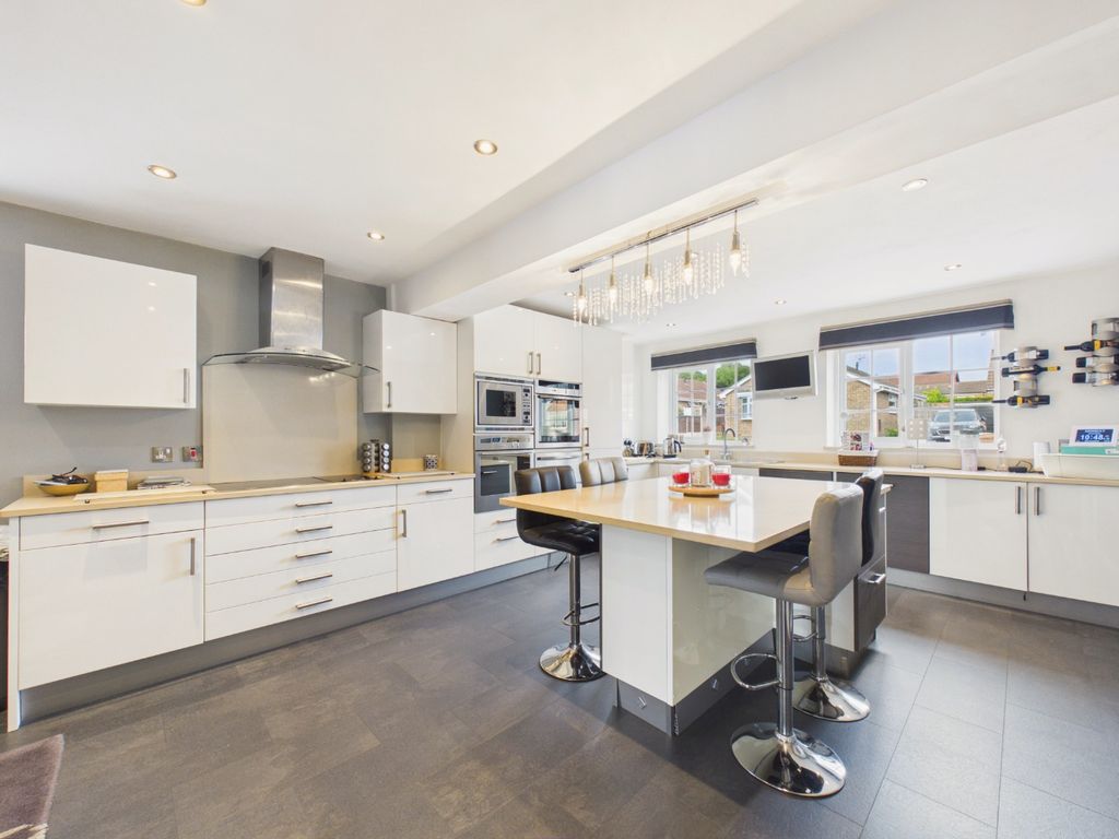 Property photo 2 of 16 5527526