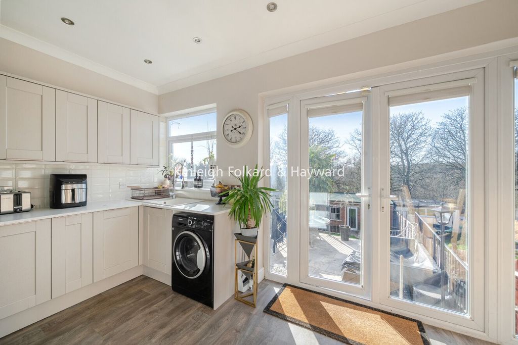 Property photo 3 of 18 Picture No. 13