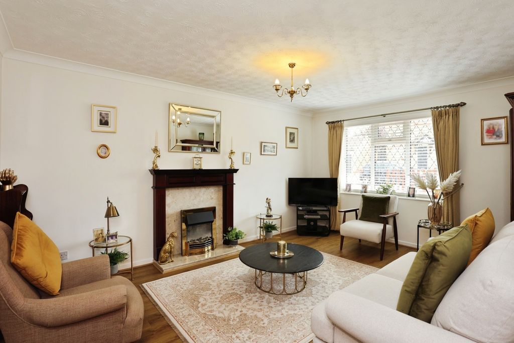 Property photo 2 of 17 Photo