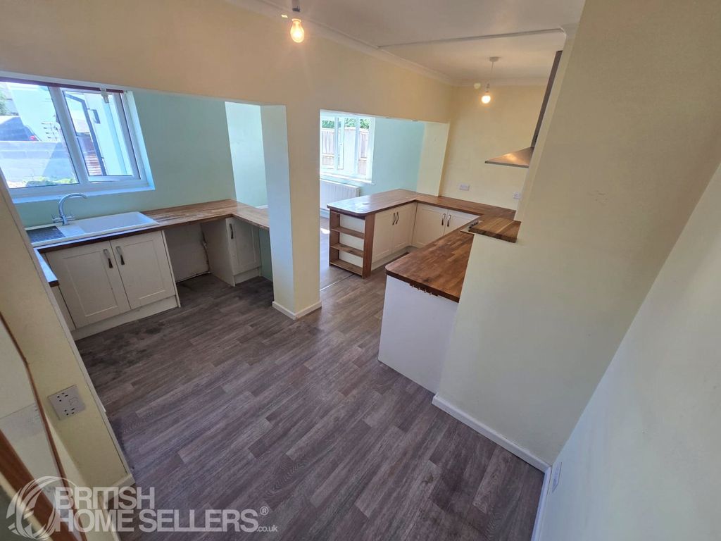 Property photo 2 of 32 Picture No. 12
