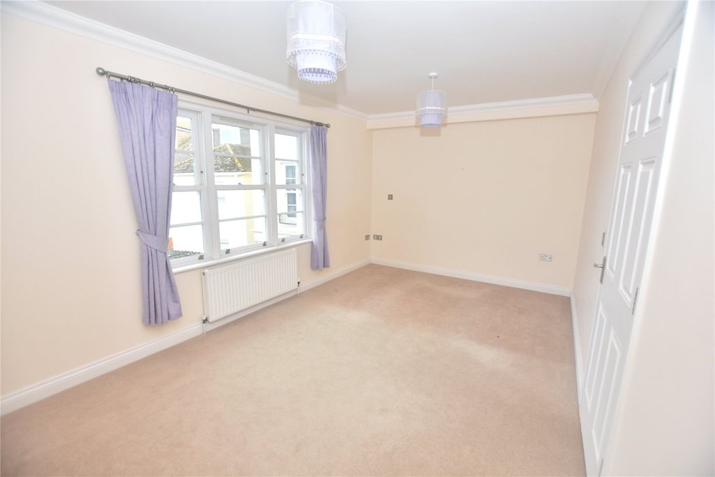 Property photo 2 of 11 Picture No. 15