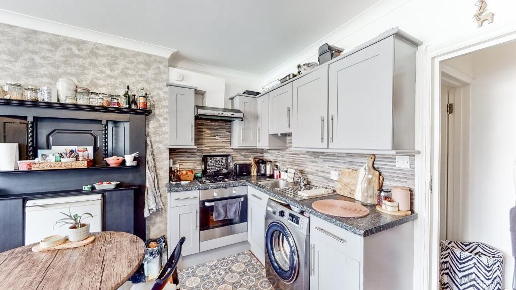 Property photo 3 of 6 Stylish Kitchen/Dining Area