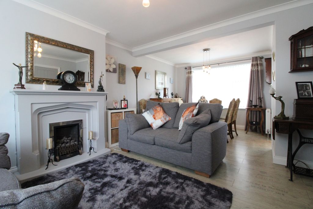 Property photo 2 of 11 B.Lo