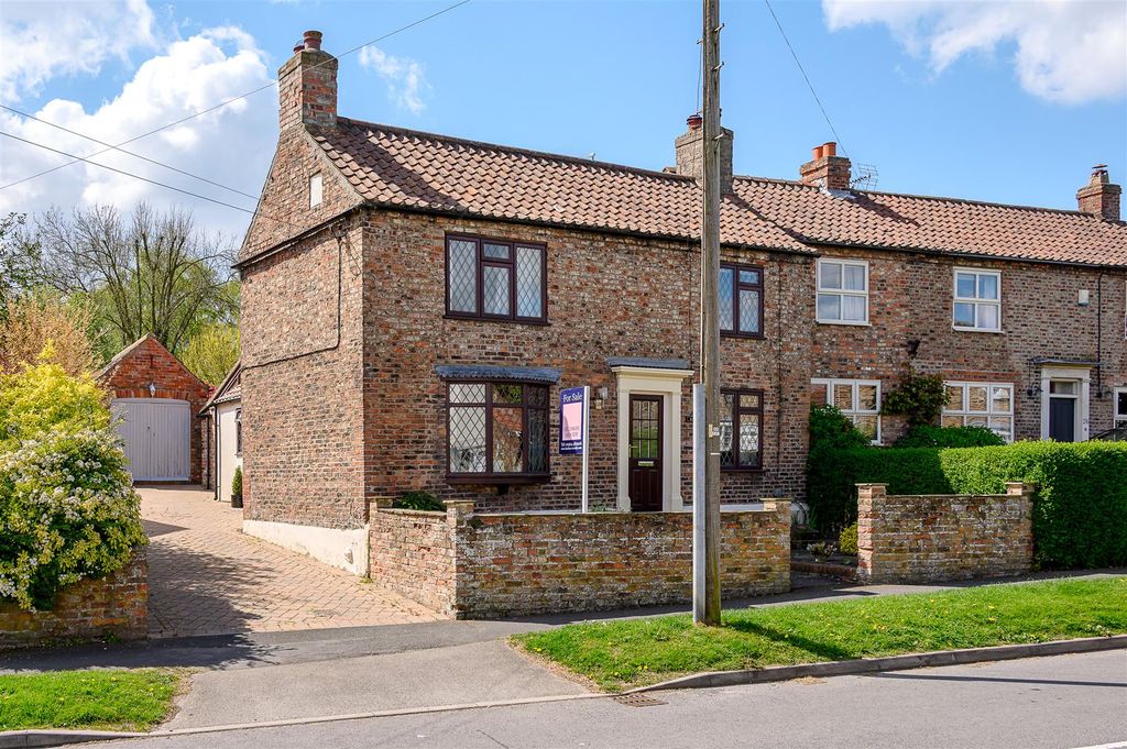 Property photo 1 of 32