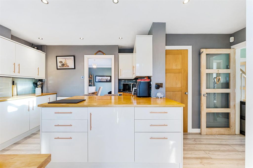 Property photo 2 of 49 45 Stafford Road-32.Jpg