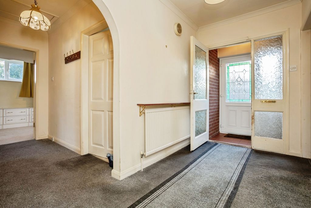 Property photo 2 of 17 Entrance Hallway